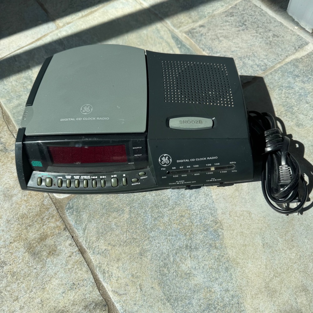 Vintage 1999 GE Digital CD Clock Radio Alarm, Tested, Retro‎ 90s Bedside Stereo